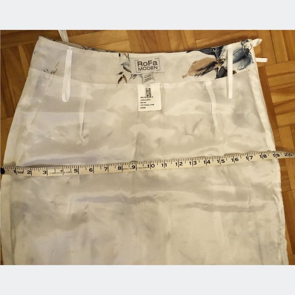 Floral Knee Length Skirt - Picture 14 of 15